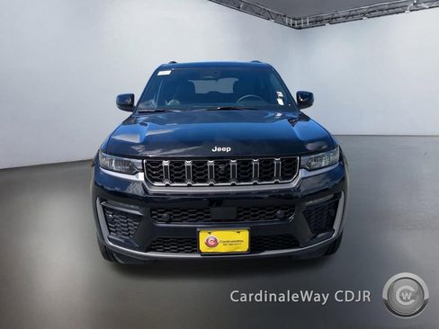 New 2026 Jeep Grand Cherokee Limited w/ Luxury Tech Group II AWD/4WD image 2