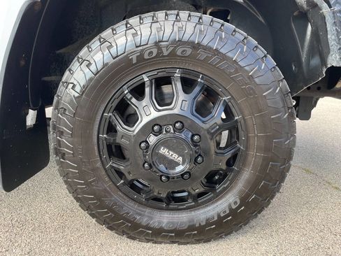 Used 2018 RAM 3500 Laramie Longhorn image 10