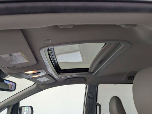 Used 2020 Toyota Sienna XLE w/ XLE Navigation Package FWD image 16