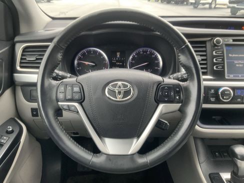 Used 2016 Toyota Highlander XLE image 30