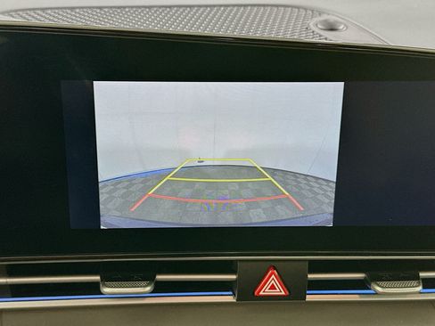 Used 2025 Hyundai Elantra SEL FWD image 23