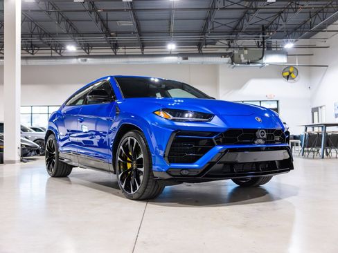 Used 2022 Lamborghini Urus image 3