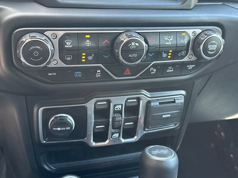 Used 2023 Jeep Wrangler Unlimited Sahara w/ Cold Weather Group AWD/4WD image 24