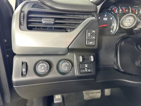 Used 2018 Chevrolet Suburban LT image 19