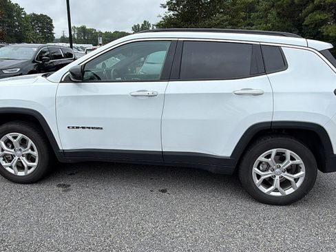 Used 2024 Jeep Compass Latitude AWD/4WD image 11