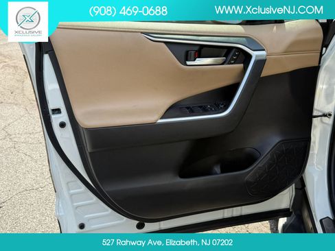 Used 2020 Toyota RAV4 Limited FWD image 7