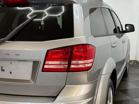 Used 2017 Dodge Journey SE image 11