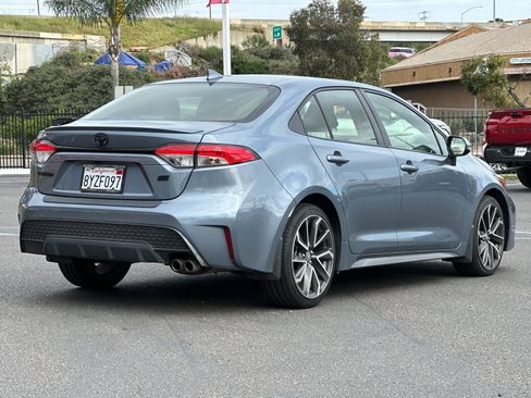 Used 2022 Toyota Corolla SE w/ SE Premium Package image 5