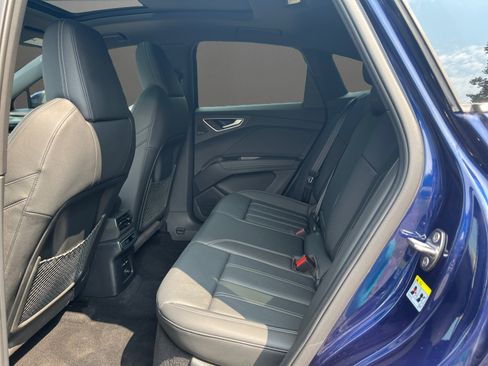 Used 2025 Audi Q4 e-tron Premium Plus image 11