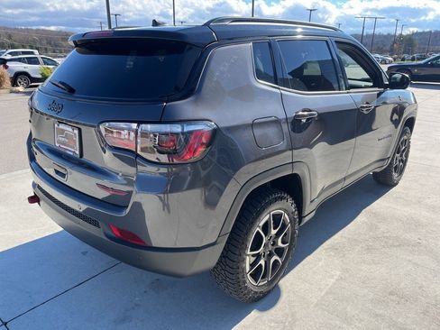 Used 2024 Jeep Compass Trailhawk image 19