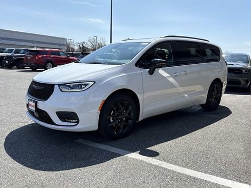 New 2026 Chrysler Pacifica Limited w/ S Appearance Package FWD image 7