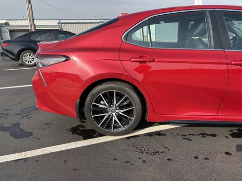 Used 2024 Toyota Camry SE image 5