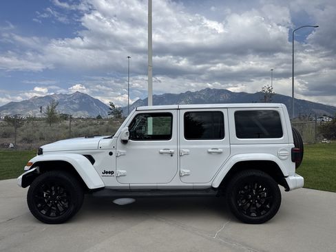 Used 2023 Jeep Wrangler Unlimited Sahara AWD/4WD image 2