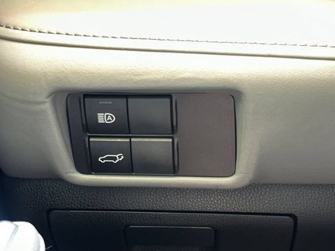 Used 2022 Toyota Highlander XLE AWD/4WD image 32