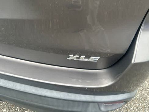 Used 2017 Toyota Highlander XLE FWD image 18