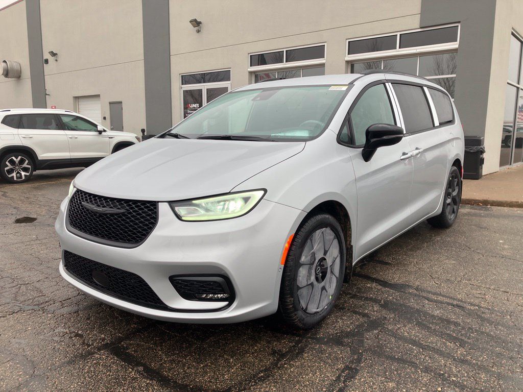 New 2026 Chrysler Pacifica Select w/ S Appearance Package FWD image 4