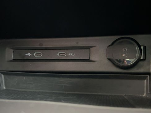 Certified 2023 Volkswagen Tiguan SEL R-Line image 32