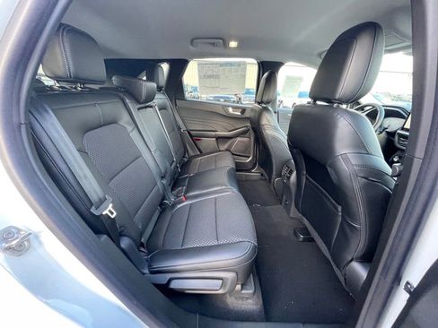 Used 2024 Ford Escape SE image 25
