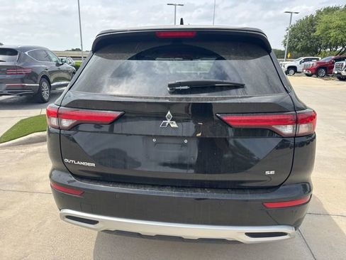 Used 2024 Mitsubishi Outlander SE image 4