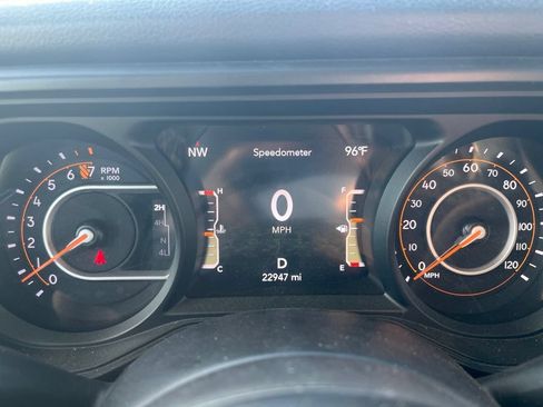 Used 2024 Jeep Gladiator Sport AWD/4WD image 16