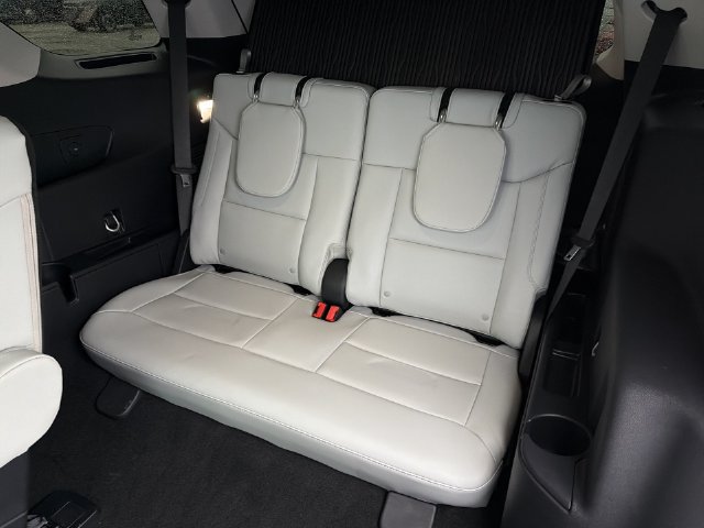 Certified 2025 Ford Explorer Platinum w/ Ultimate Package AWD/4WD image 23