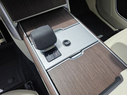 New 2026 Land Rover Range Rover SE image 17