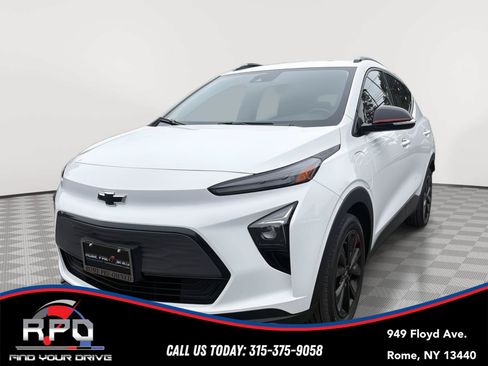 Used 2023 Chevrolet Bolt EUV Premier w/ Sun & Sound Package FWD image 1