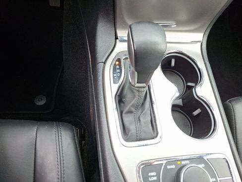 Used 2019 Jeep Grand Cherokee Limited image 14