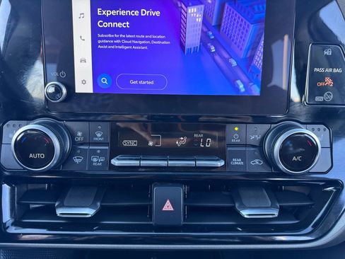 Used 2024 Toyota Highlander XLE image 25