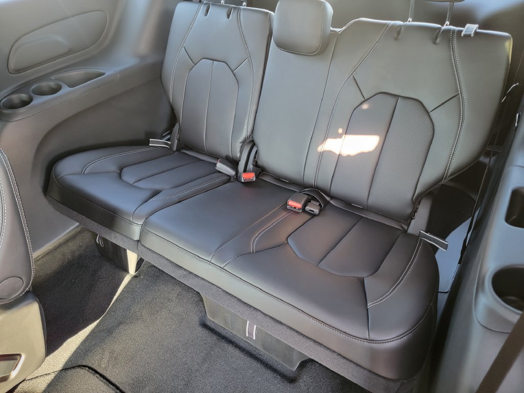 New 2026 Chrysler Pacifica Select FWD image 11