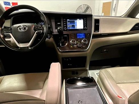 Used 2019 Toyota Sienna XLE Premium image 7