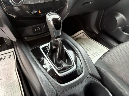 Used 2018 Nissan Rogue S image 47