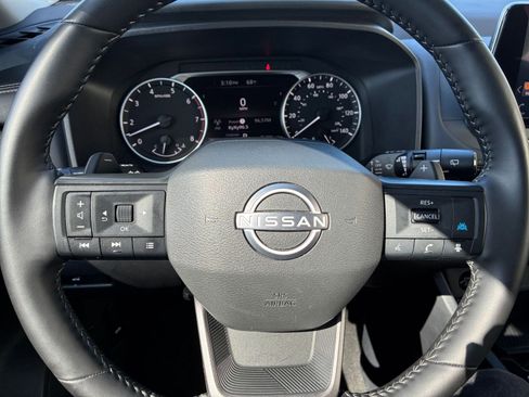 Used 2025 Nissan Rogue SV image 30