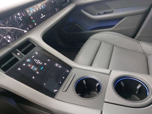 Certified 2020 Porsche Taycan image 27