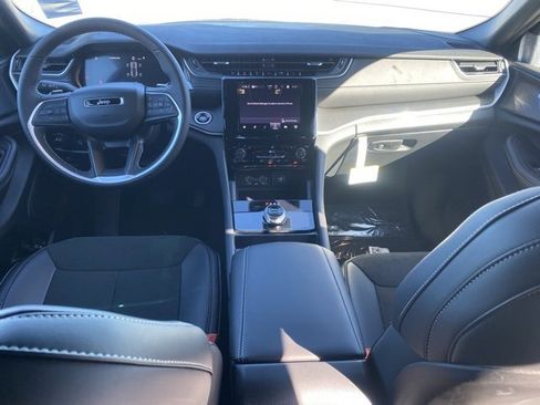 New 2025 Jeep Grand Cherokee Altitude image 34