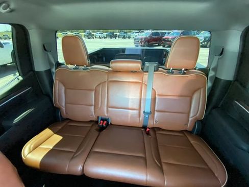 Used 2025 Chevrolet Silverado 1500 LT Trail Boss AWD/4WD image 13