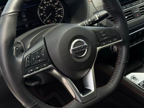 Used 2022 Nissan Altima 2.5 SR w/ Midnight Edition Package FWD image 13