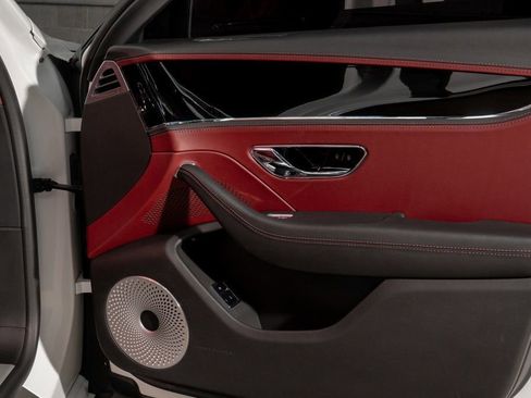 Used 2023 Bentley Flying Spur V8 image 30