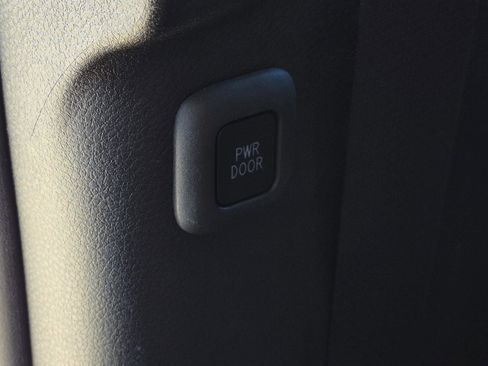 Used 2024 Toyota Sienna XLE Woodland Edition image 33