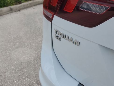 Used 2021 Volkswagen Tiguan SE AWD/4WD image 8
