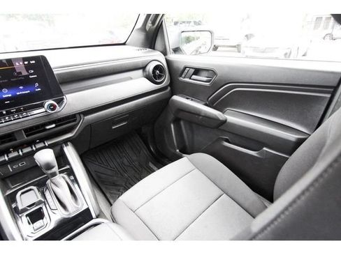 Used 2025 Chevrolet Colorado W/T RWD image 9