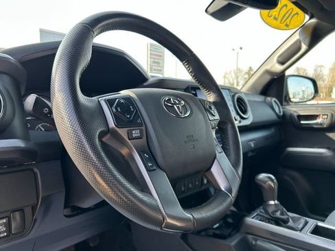 Used 2023 Toyota Tacoma TRD Off-Road w/ Advanced Technology Package AWD/4WD image 31