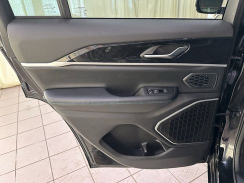 Used 2023 Jeep Grand Cherokee Trailhawk image 34