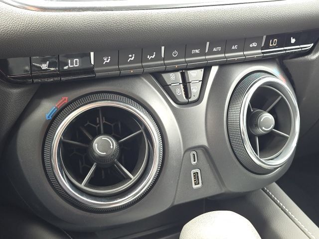 Used 2024 Chevrolet Blazer LT w/ Convenience Package FWD image 32