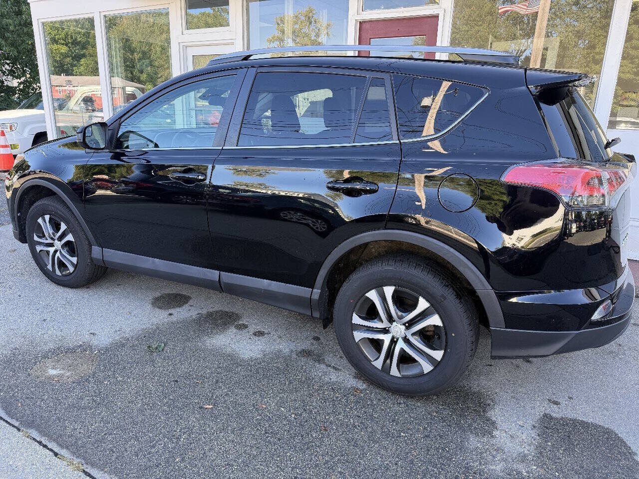Used 2017 Toyota RAV4 LE w/ Carpet Mat Package AWD/4WD image 34