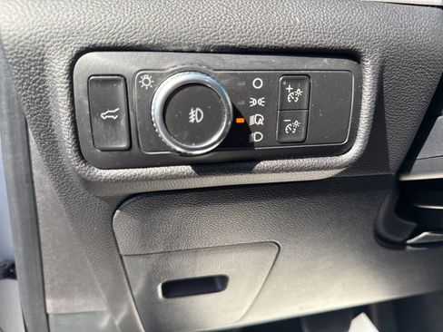 Used 2022 Ford Explorer XLT w/ Equipment Group 202A AWD/4WD image 13
