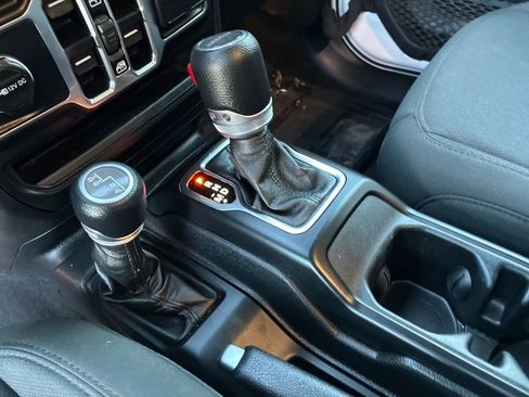 Used 2023 Jeep Gladiator Sport image 24