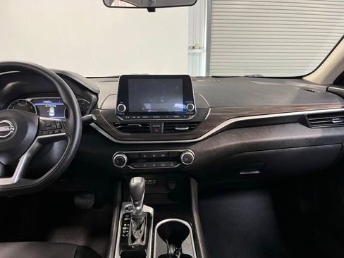 Used 2024 Nissan Altima 2.5 SV FWD image 21