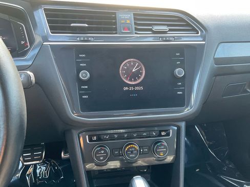 Used 2021 Volkswagen Tiguan SEL Premium R-Line image 21