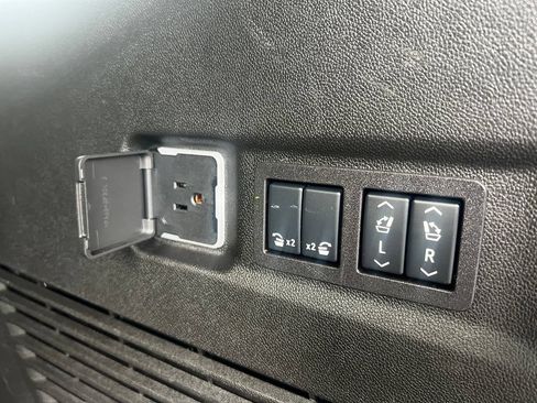 Used 2026 Chevrolet Suburban LT w/ Comfort Package AWD/4WD image 17